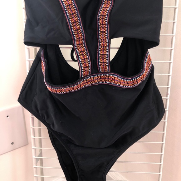 💚 black one piece with beading design - Picture 3 of 10